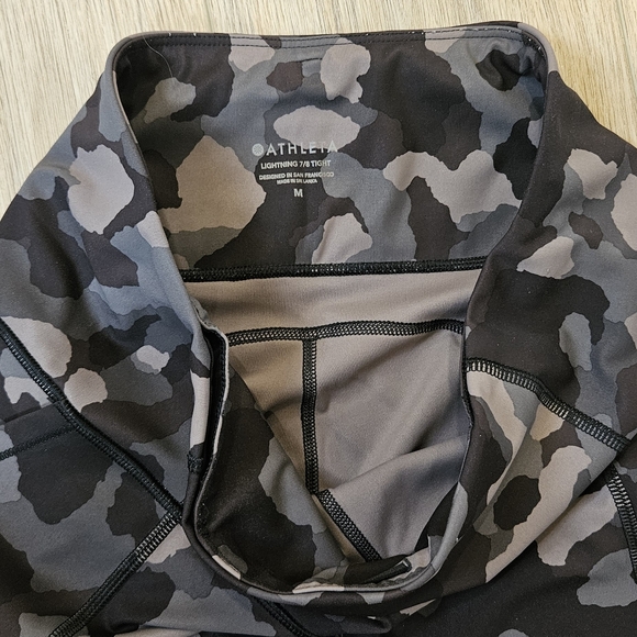 Athleta Lightning 7/8 Tight Size M - Picture 2 of 4